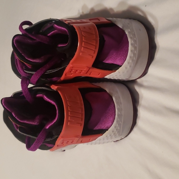 Nike Huaraches - Picture 3 of 8